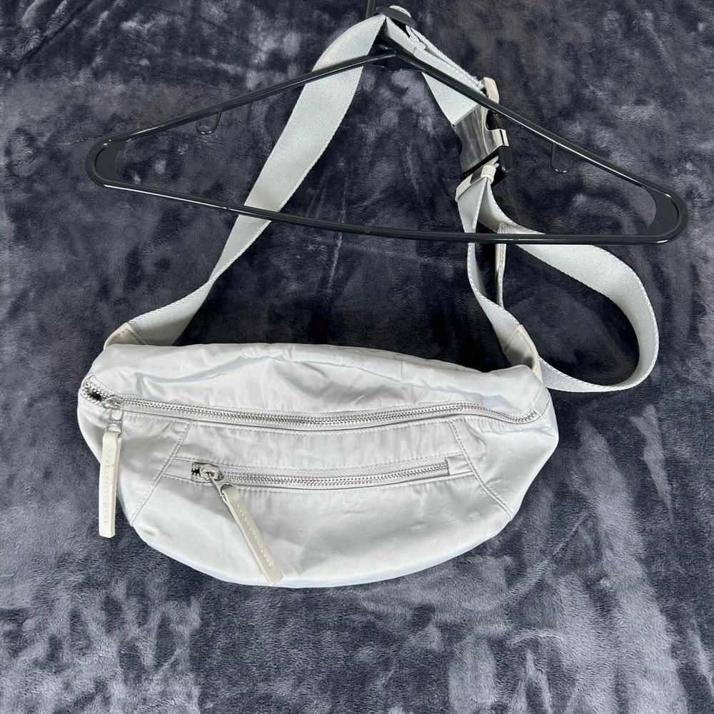 Varley‎ Lasson Belt Bag Womens OS Silver Grey Compact Nylon VAR01117 Fanny Pack